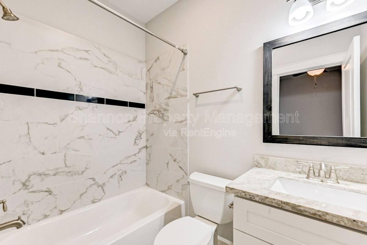 Apartment for rent at 705 Link Rd, Houston, TX 77009