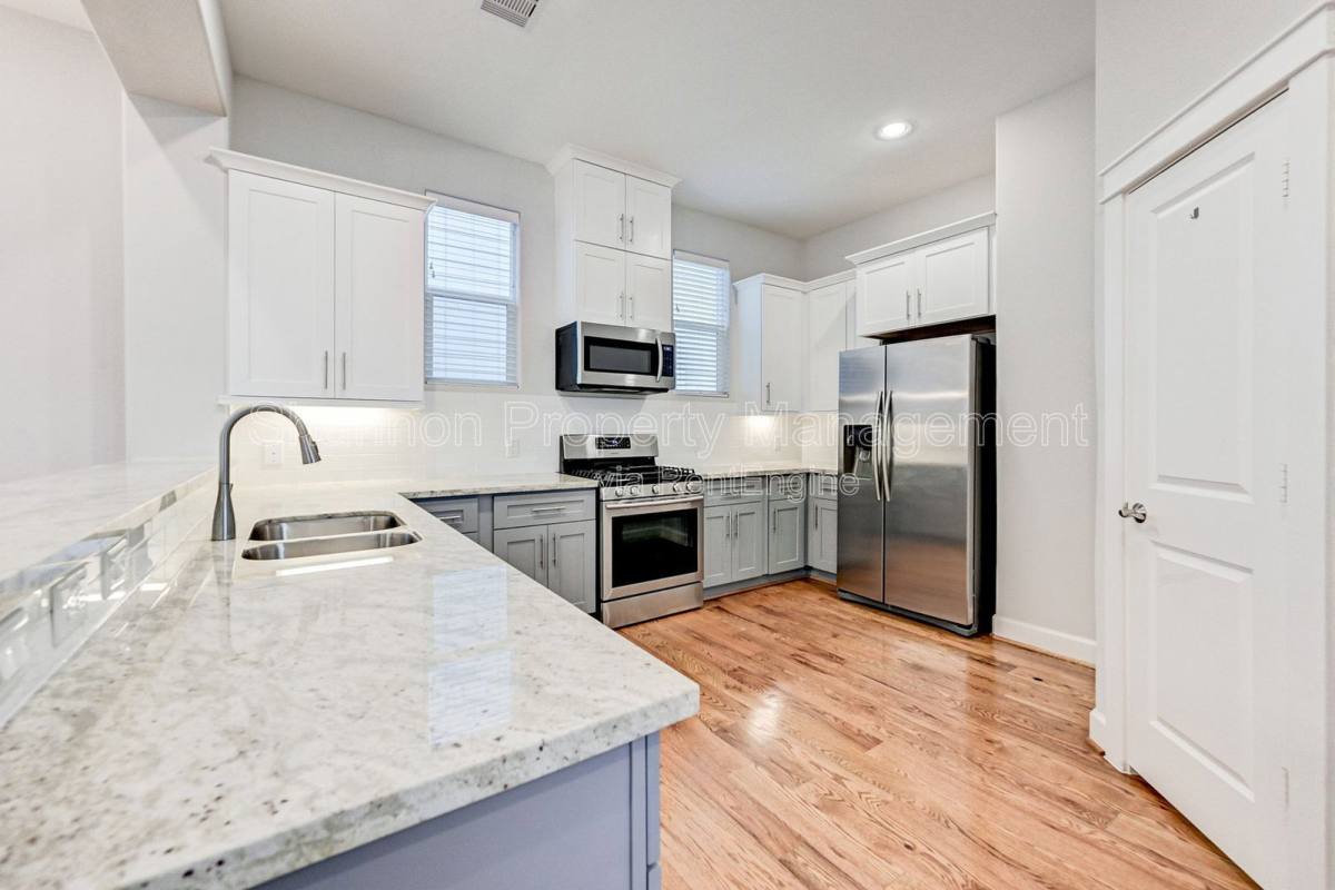 Apartment for rent at 705 Link Rd, Houston, TX 77009