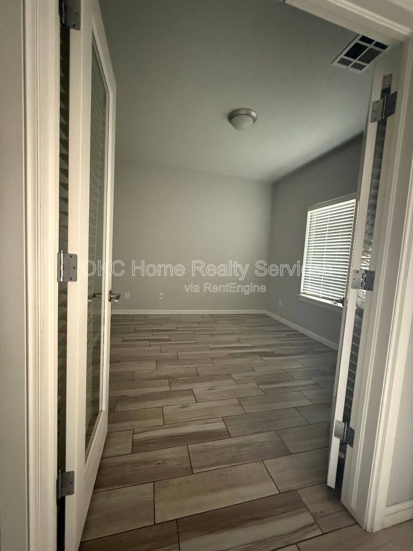 Apartment for rent at 2905 Quail Creek Rd, Oklahoma City, OK 73120