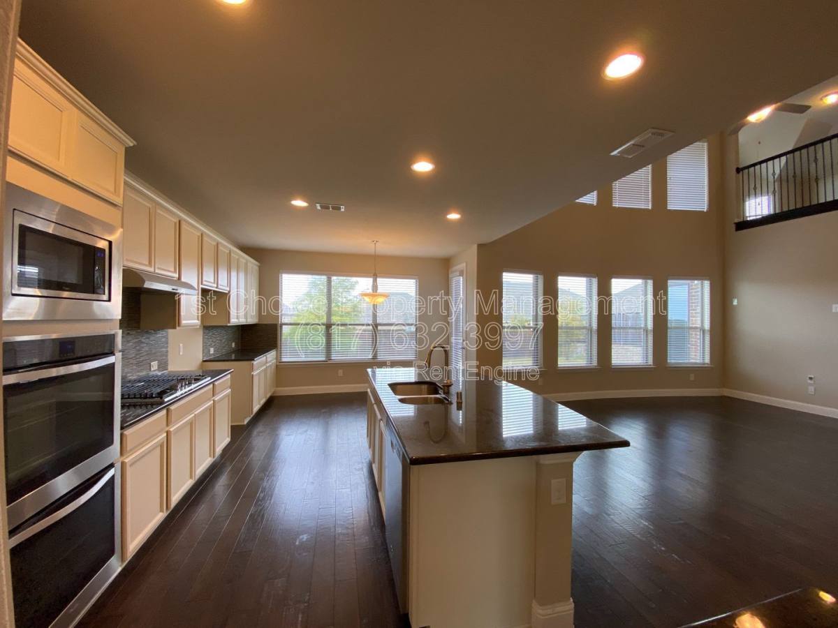 House for rent at 927 Bentley Dr, Roanoke, TX 76262