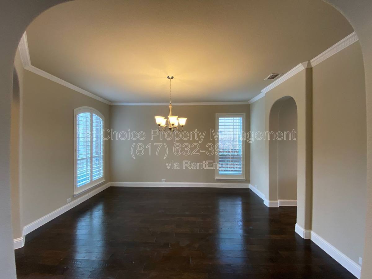 House for rent at 927 Bentley Dr, Roanoke, TX 76262