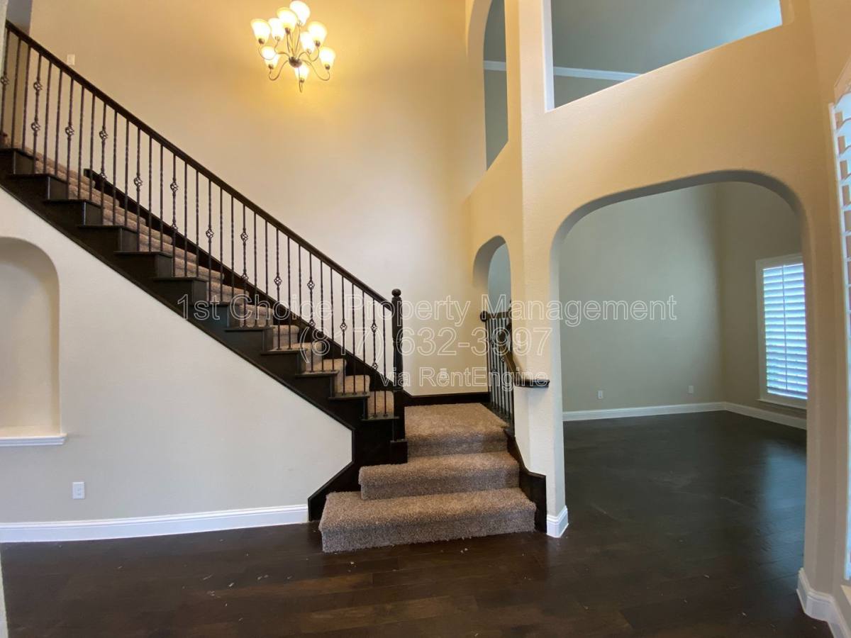 House for rent at 927 Bentley Dr, Roanoke, TX 76262