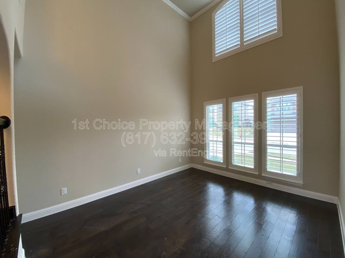 House for rent at 927 Bentley Dr, Roanoke, TX 76262