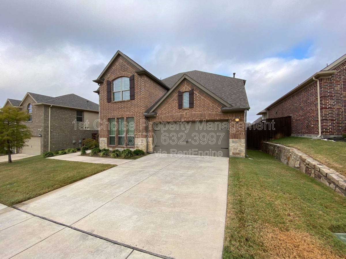 House for rent at 927 Bentley Dr, Roanoke, TX 76262