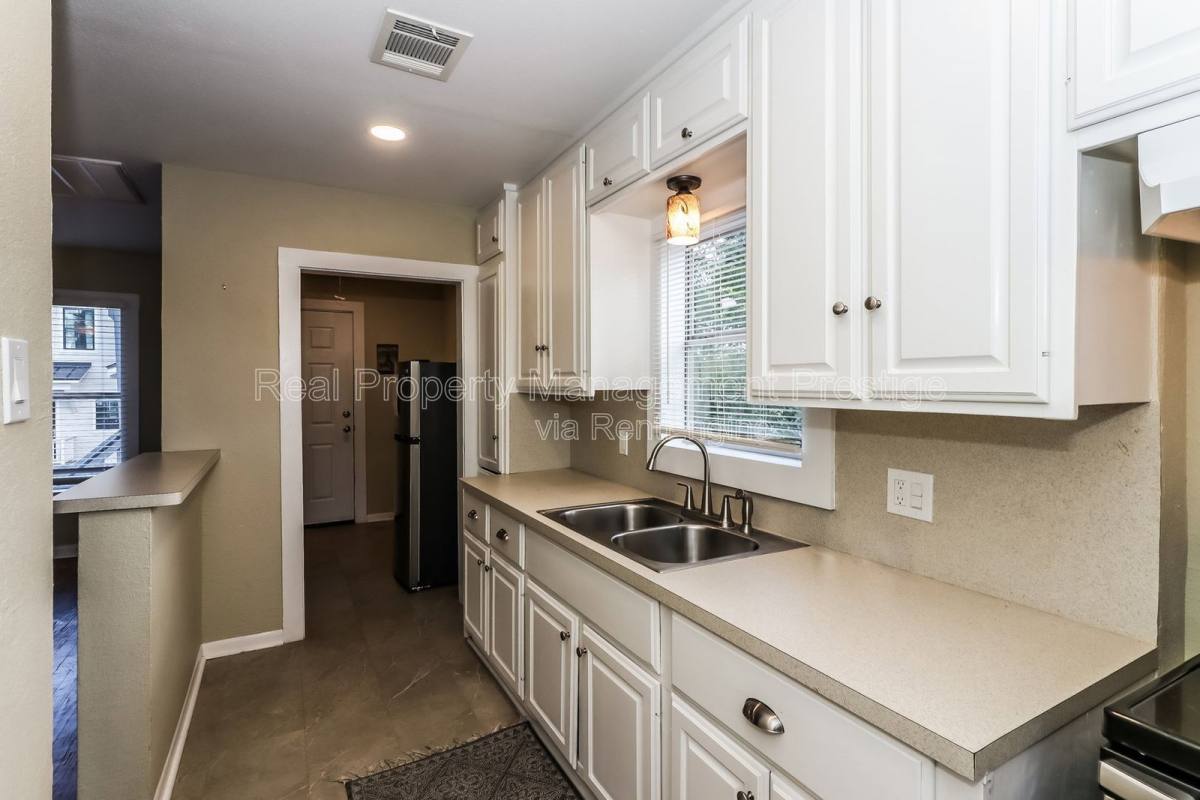 Apartment for rent at 4715 Ave P 1 #2, Galveston, TX 77551