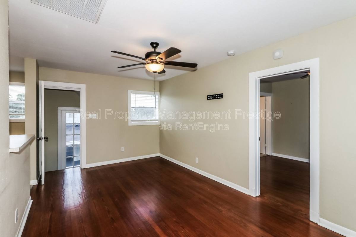 Apartment for rent at 4715 Ave P 1 #2, Galveston, TX 77551