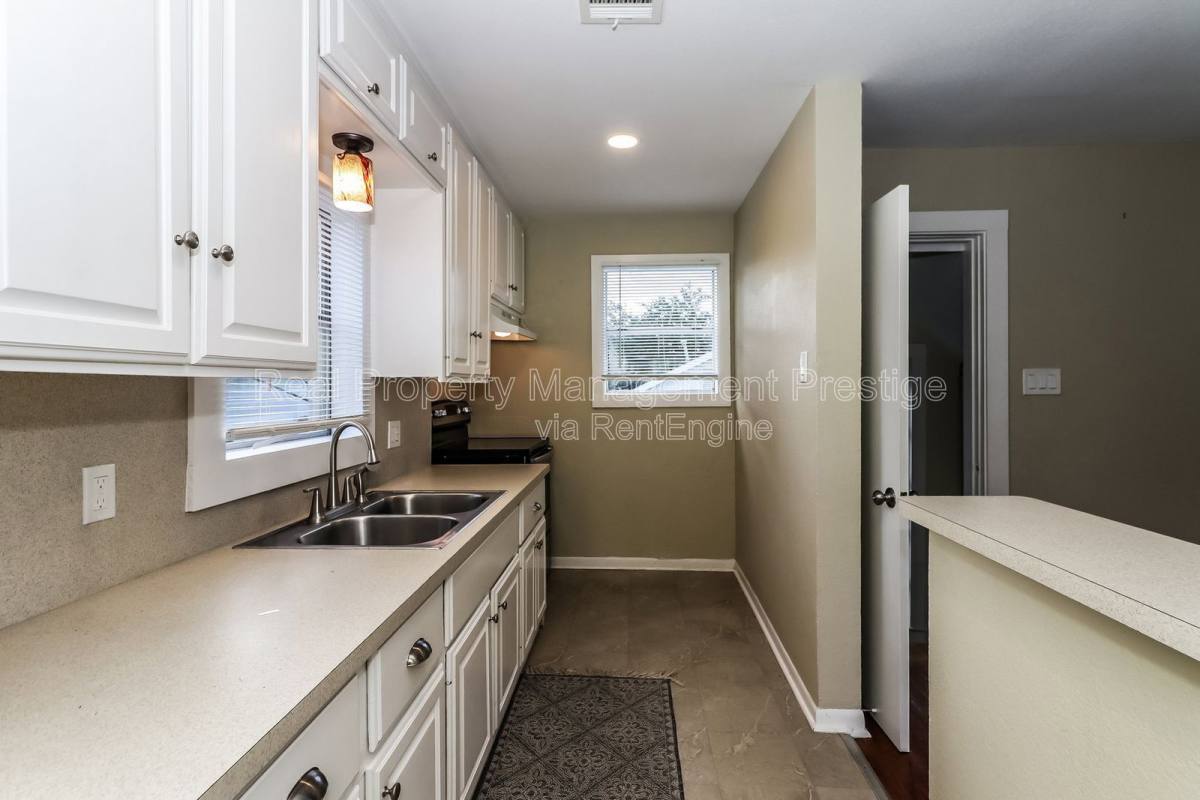Apartment for rent at 4715 Ave P 1 #2, Galveston, TX 77551