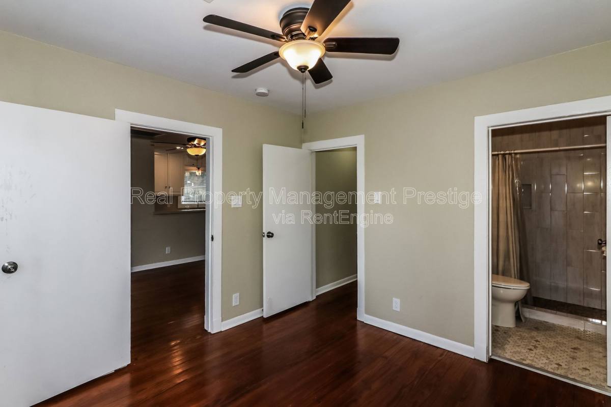 Apartment for rent at 4715 Ave P 1 #2, Galveston, TX 77551