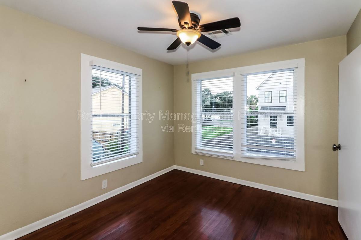 Apartment for rent at 4715 Ave P 1 #2, Galveston, TX 77551
