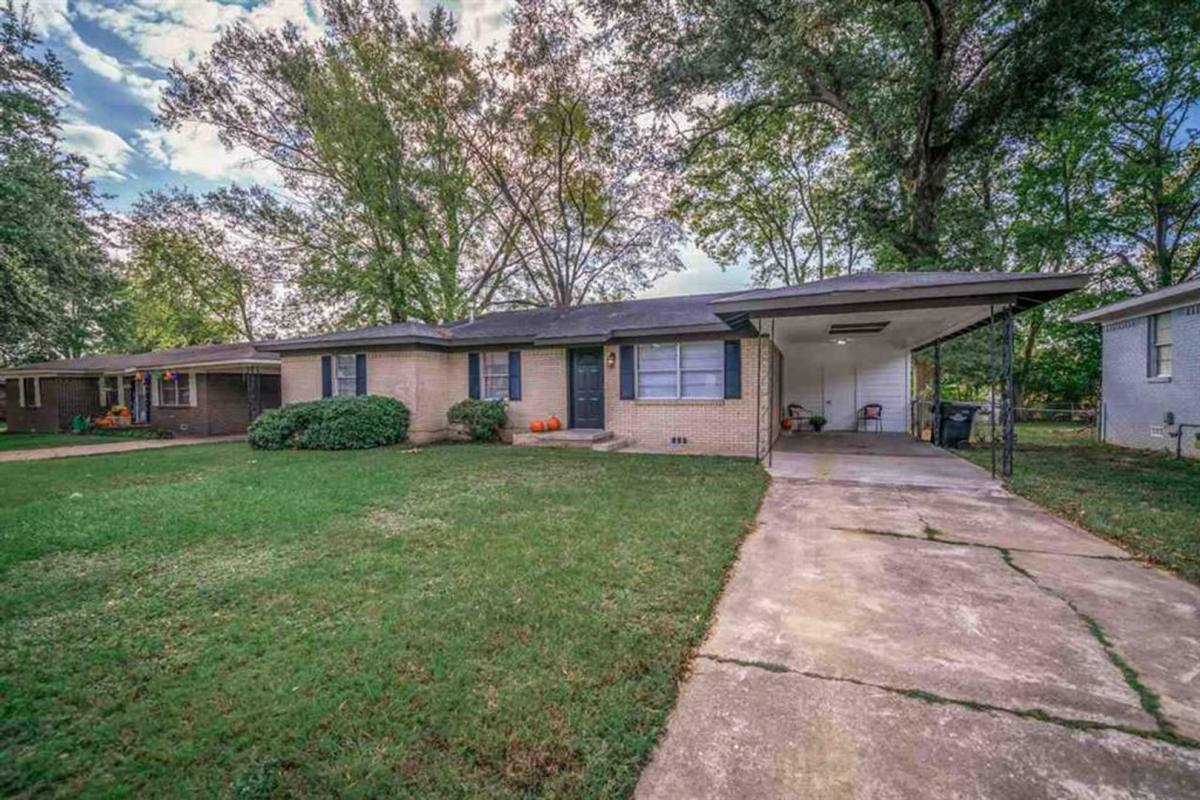 House for rent at 812 Glencrest Lane, Longview, TX 75601