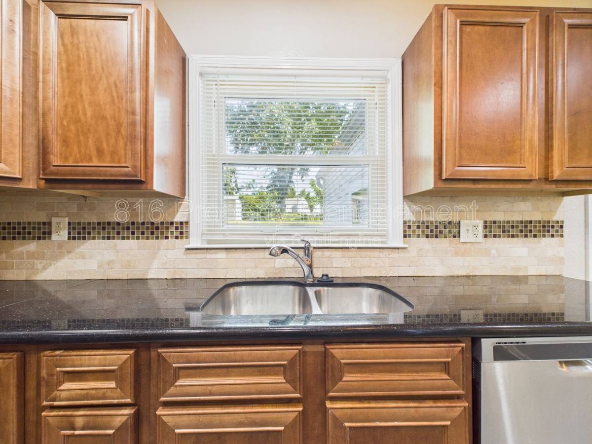 House for rent at 4321 N Lister Ave, Kansas City, MO 64117