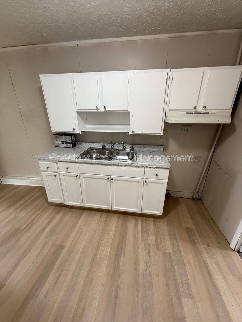 Apartment for rent at 616 W Poplar St #2, Griffin, GA 30224