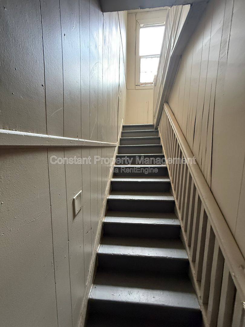 Apartment for rent at 616 W Poplar St #2, Griffin, GA 30224