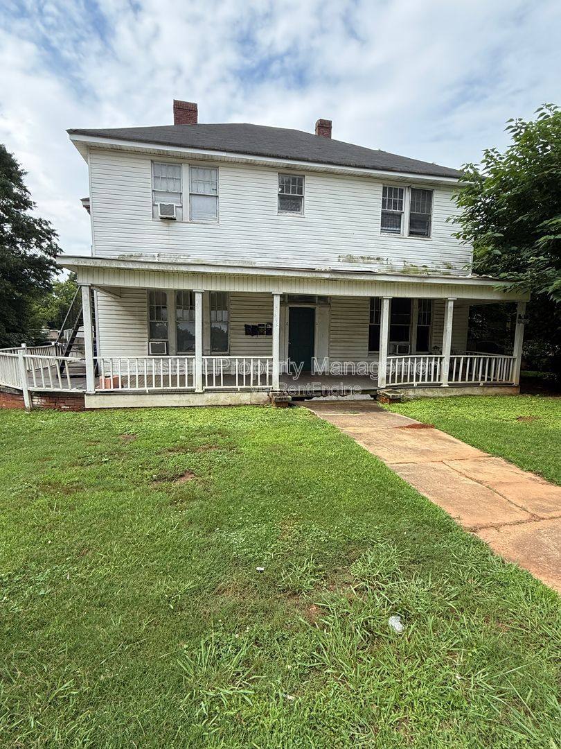 Apartment for rent at 616 W Poplar St #2, Griffin, GA 30224