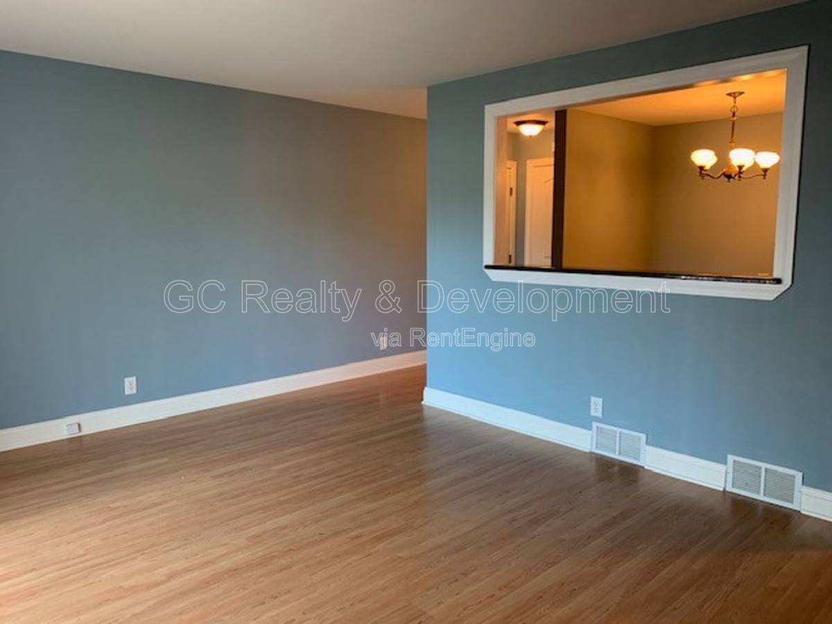 Apartment for rent at 13 Simpson St #B, Geneva, IL 60134