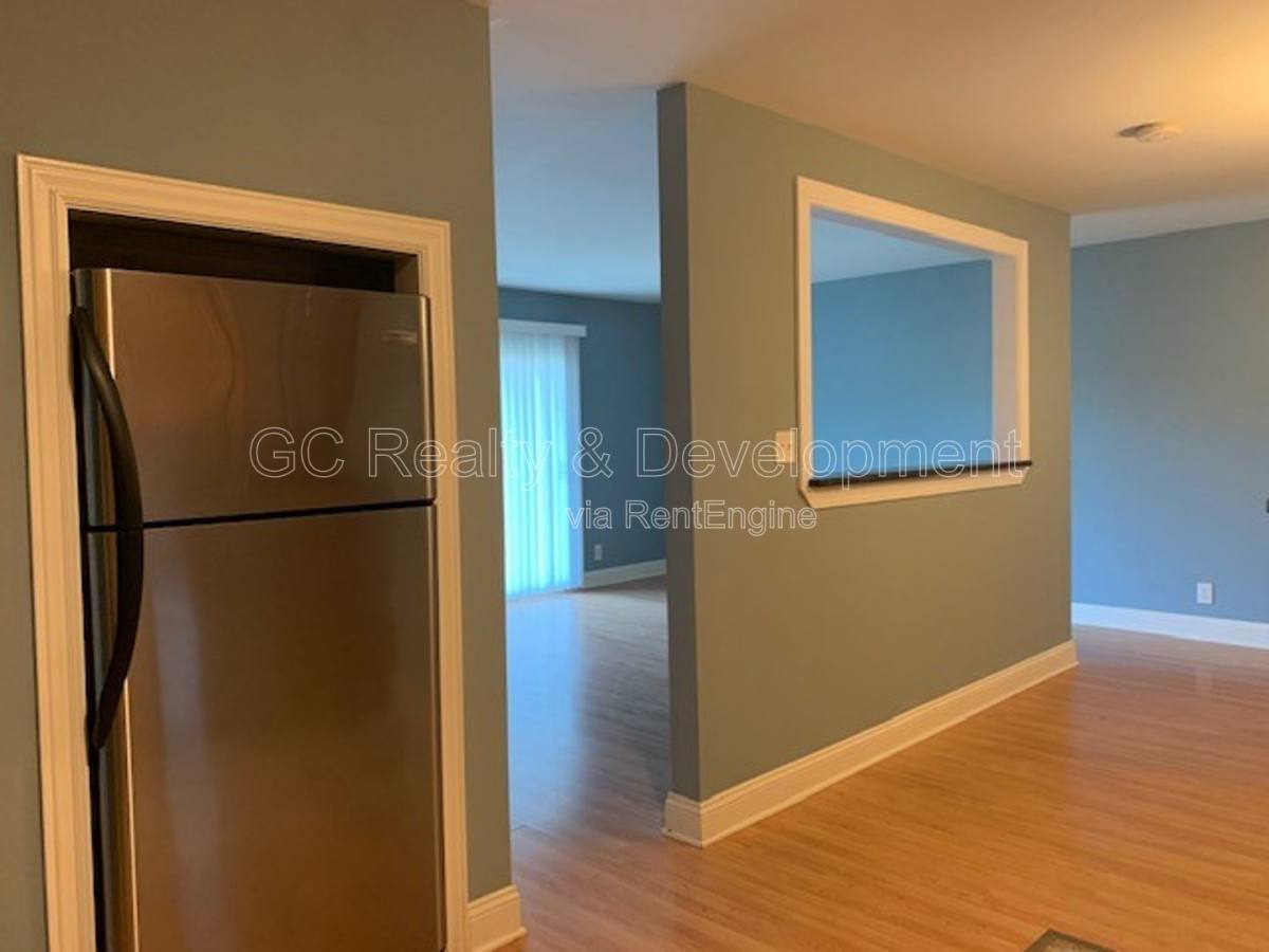 Apartment for rent at 13 Simpson St #B, Geneva, IL 60134