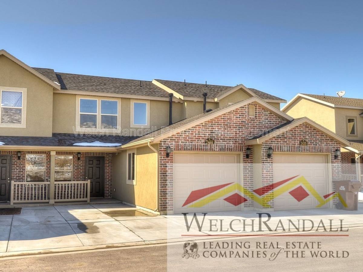 Townhouse for rent at 2433 Wellington Dr, Ogden, UT 84414