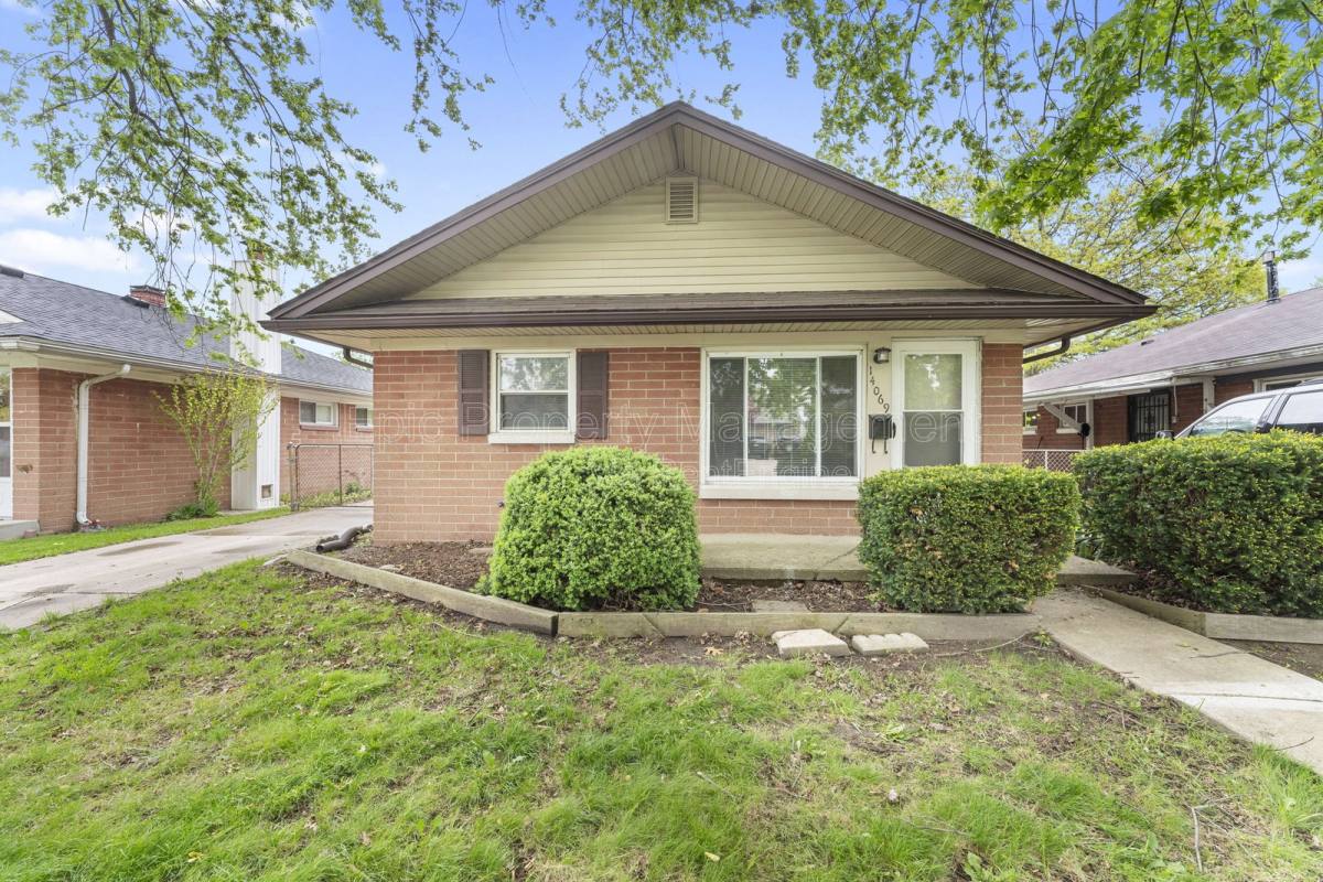 House for rent at 14069 Helen St, Southgate, MI 48195
