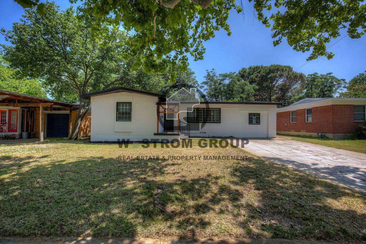 House for rent at 1308 Marshalldale Dr, Arlington, TX 76013