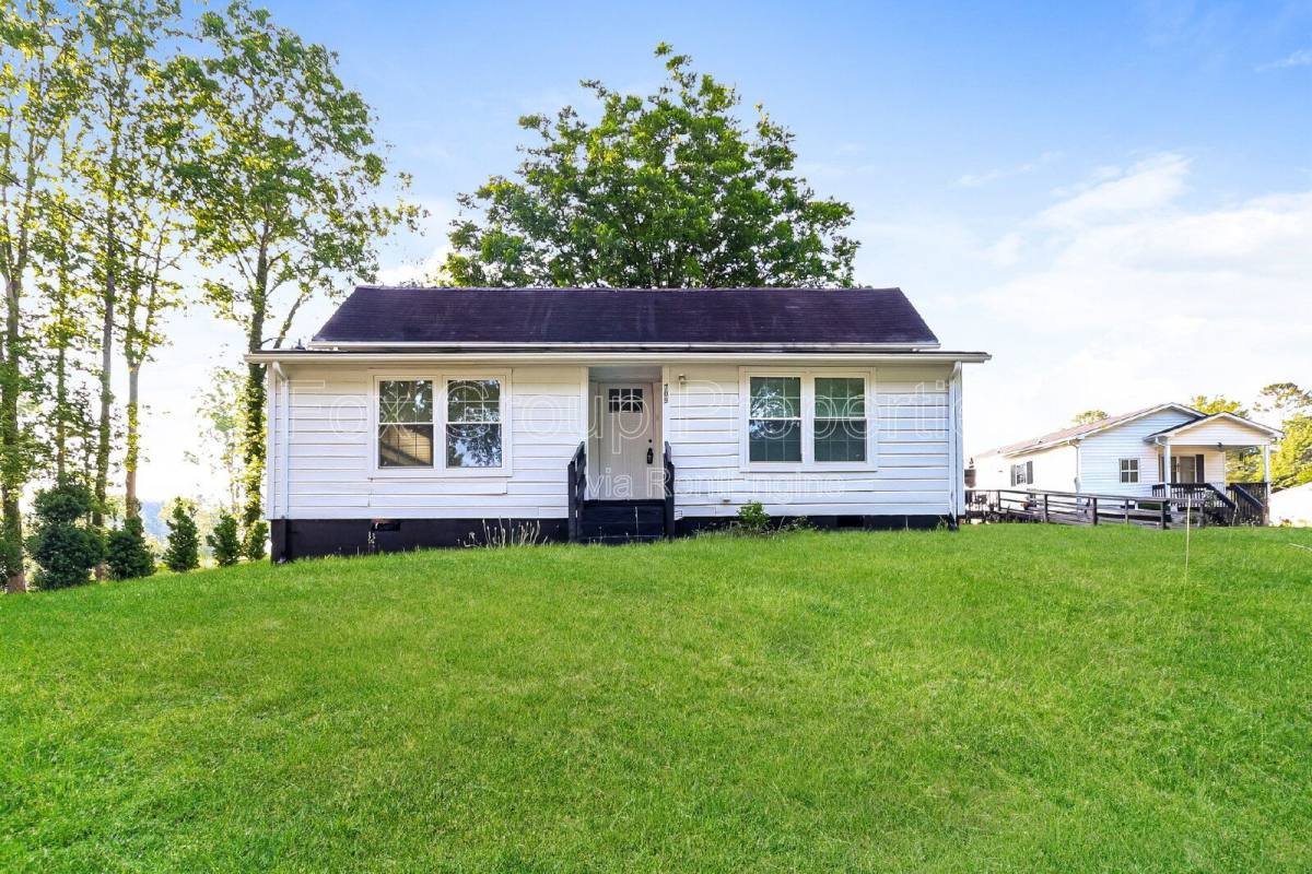 House for rent at 709 S Davis Ave, Newton, NC 28658