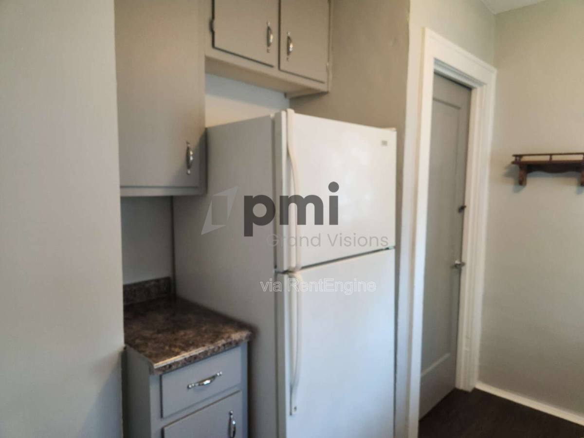 House for rent at 18 E Dr, Decatur, IL 62526