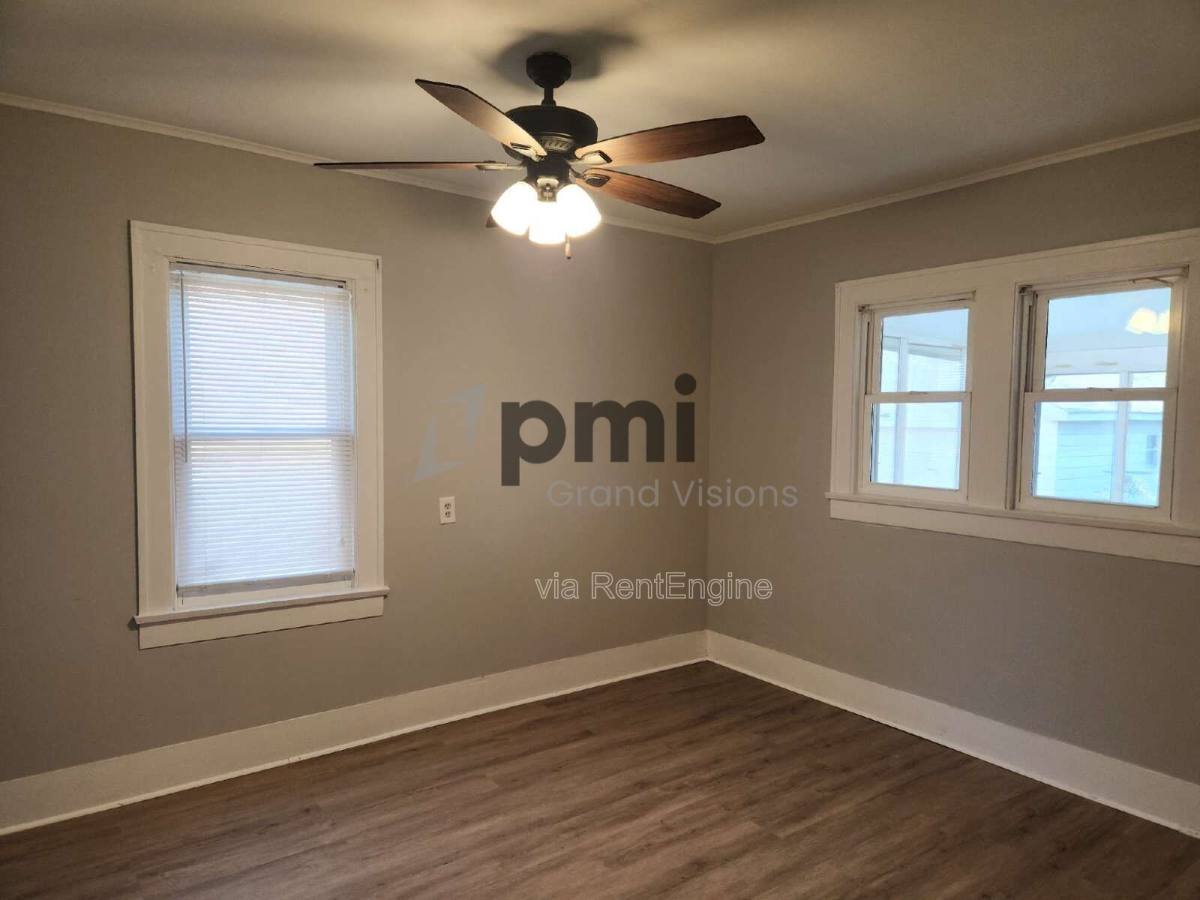 House for rent at 18 E Dr, Decatur, IL 62526