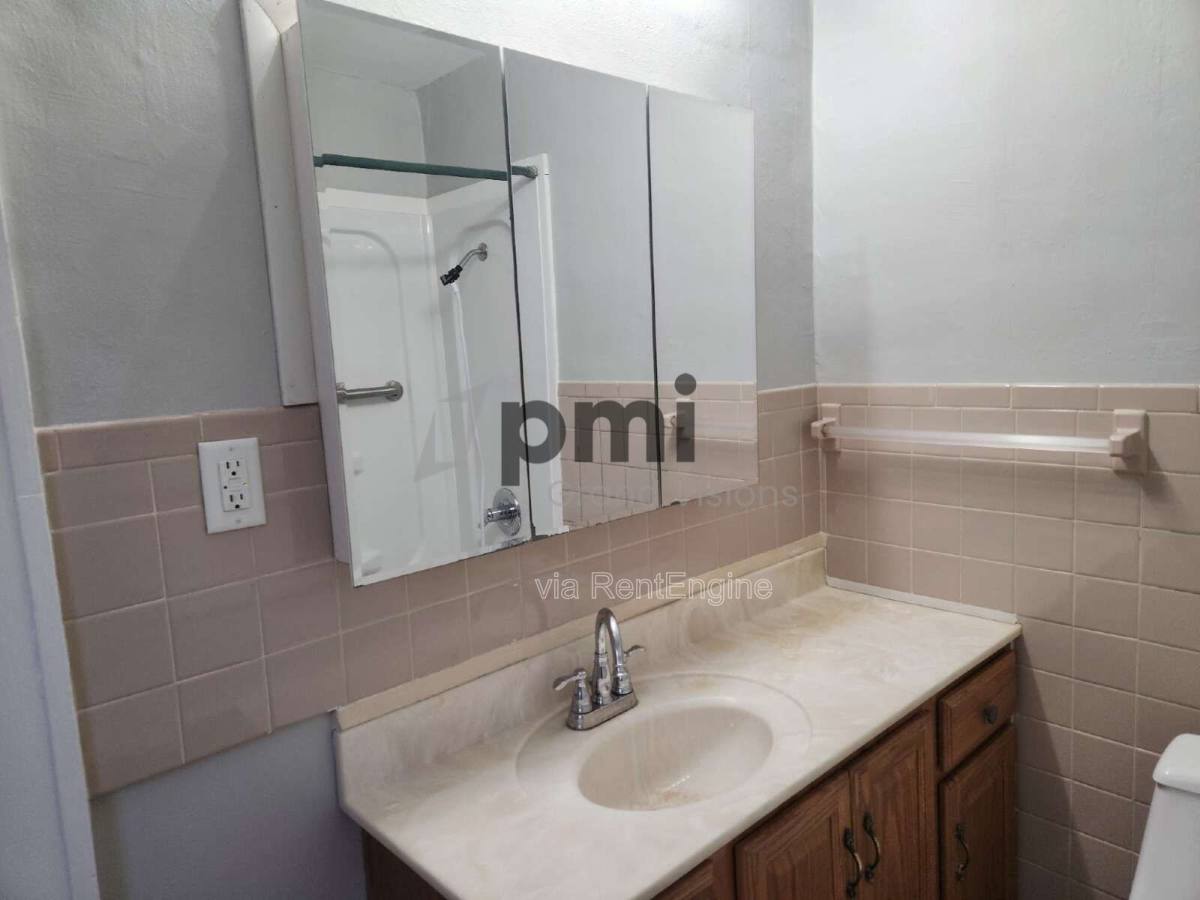 House for rent at 18 E Dr, Decatur, IL 62526