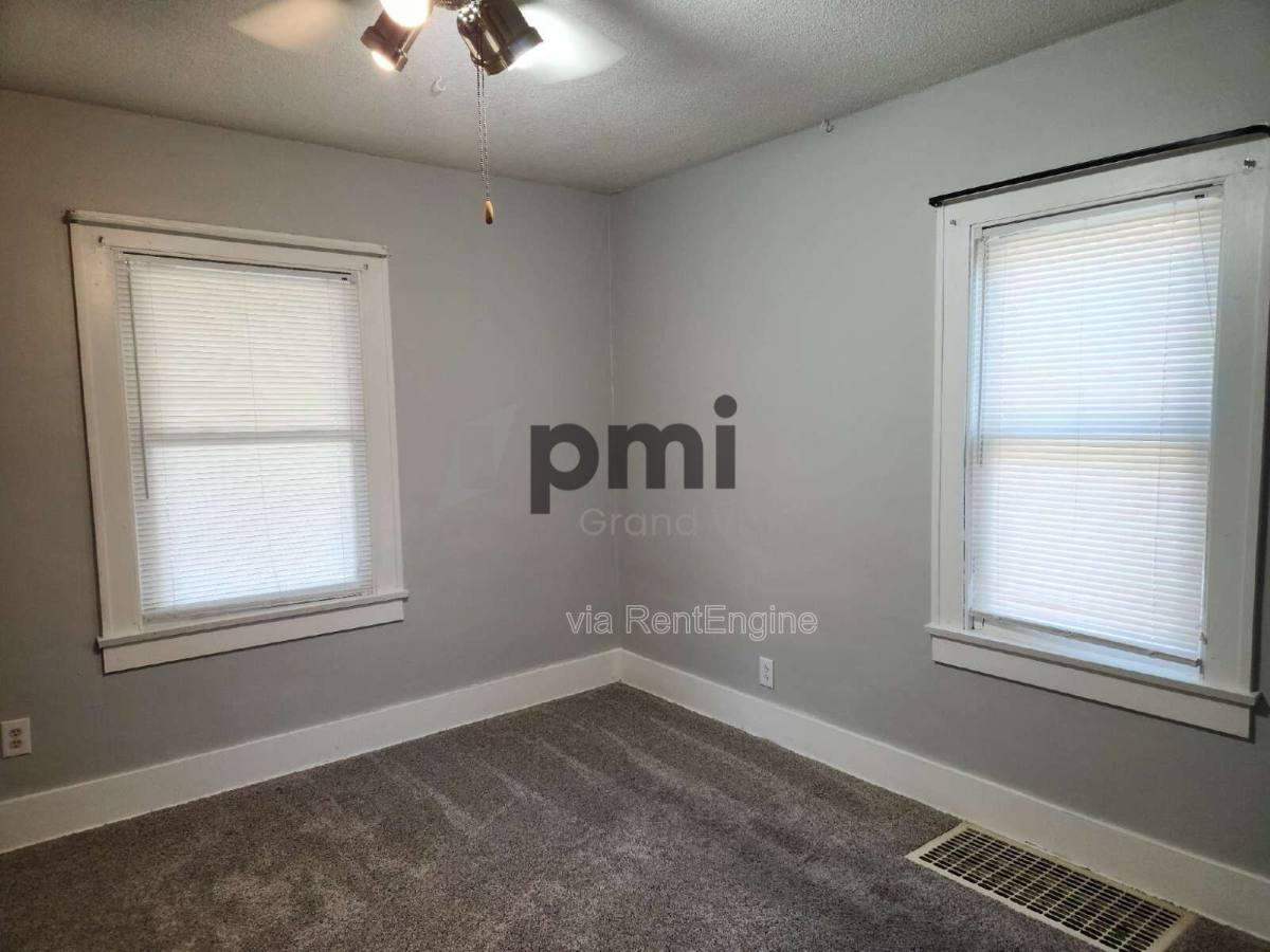 House for rent at 18 E Dr, Decatur, IL 62526