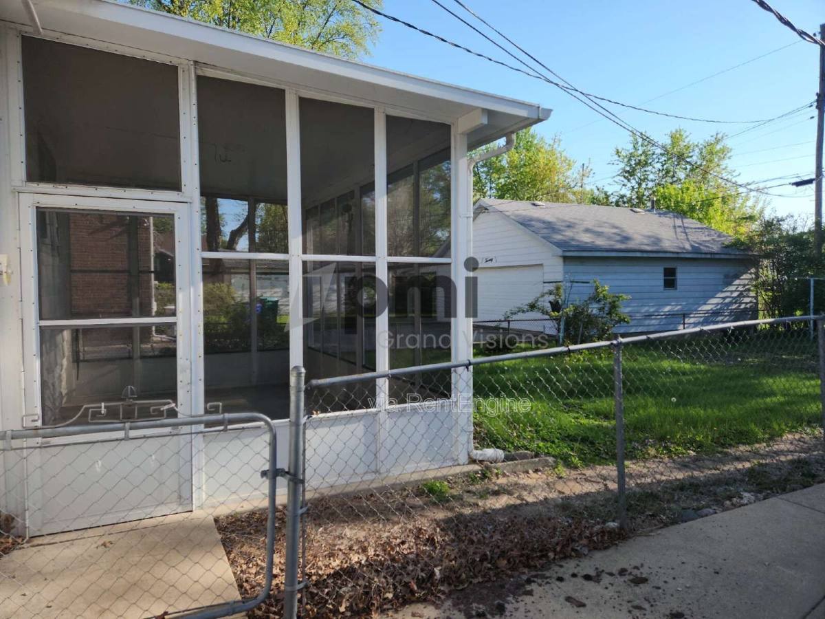 House for rent at 18 E Dr, Decatur, IL 62526