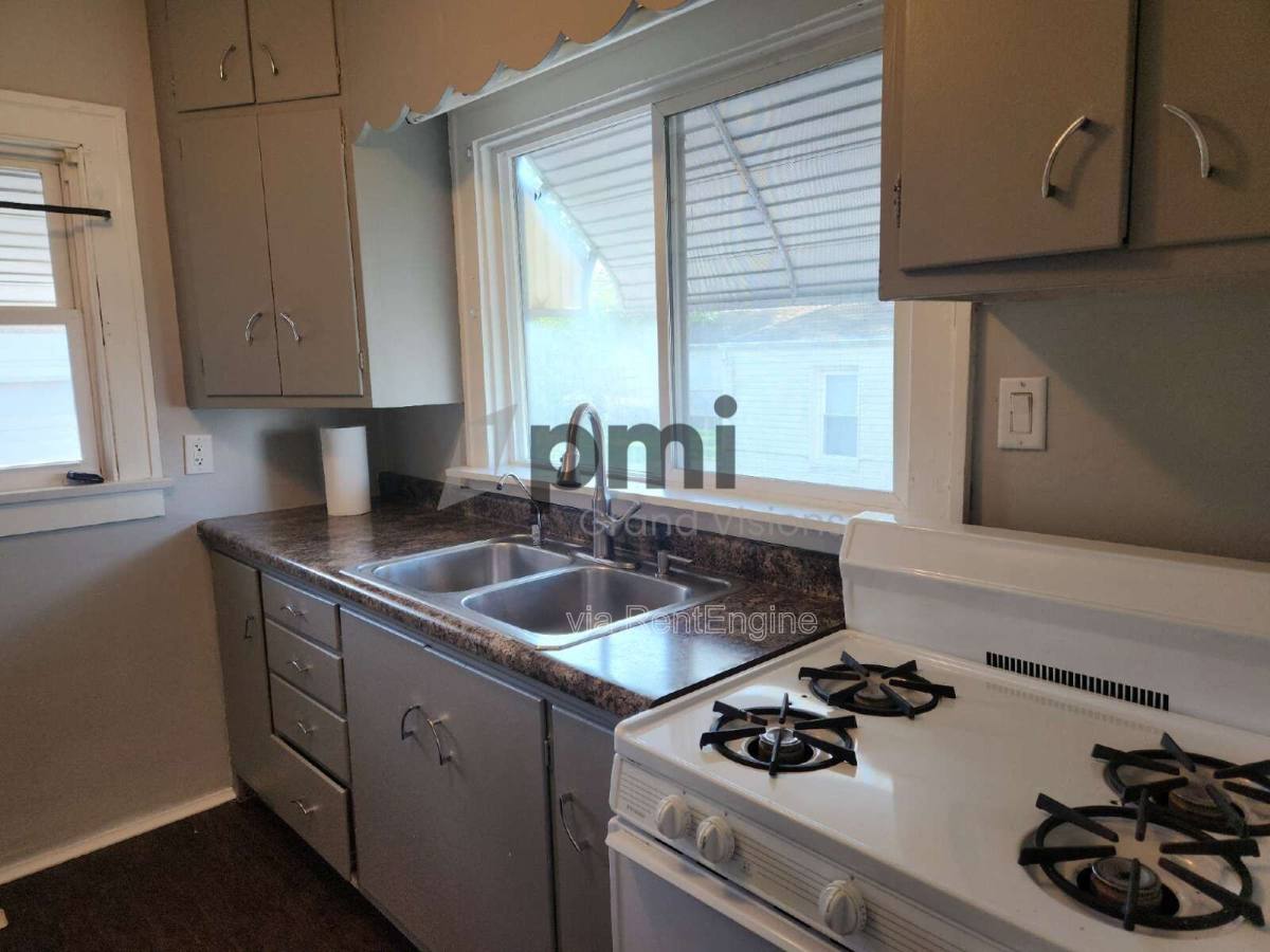 House for rent at 18 E Dr, Decatur, IL 62526