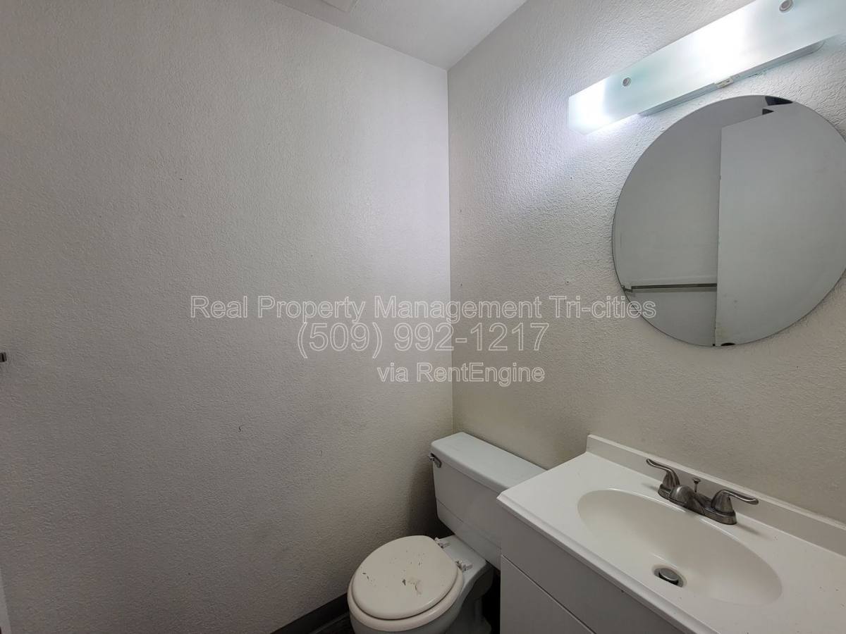 Apartment for rent at 2213 W 13th Ave #A, Kennewick, WA 99337