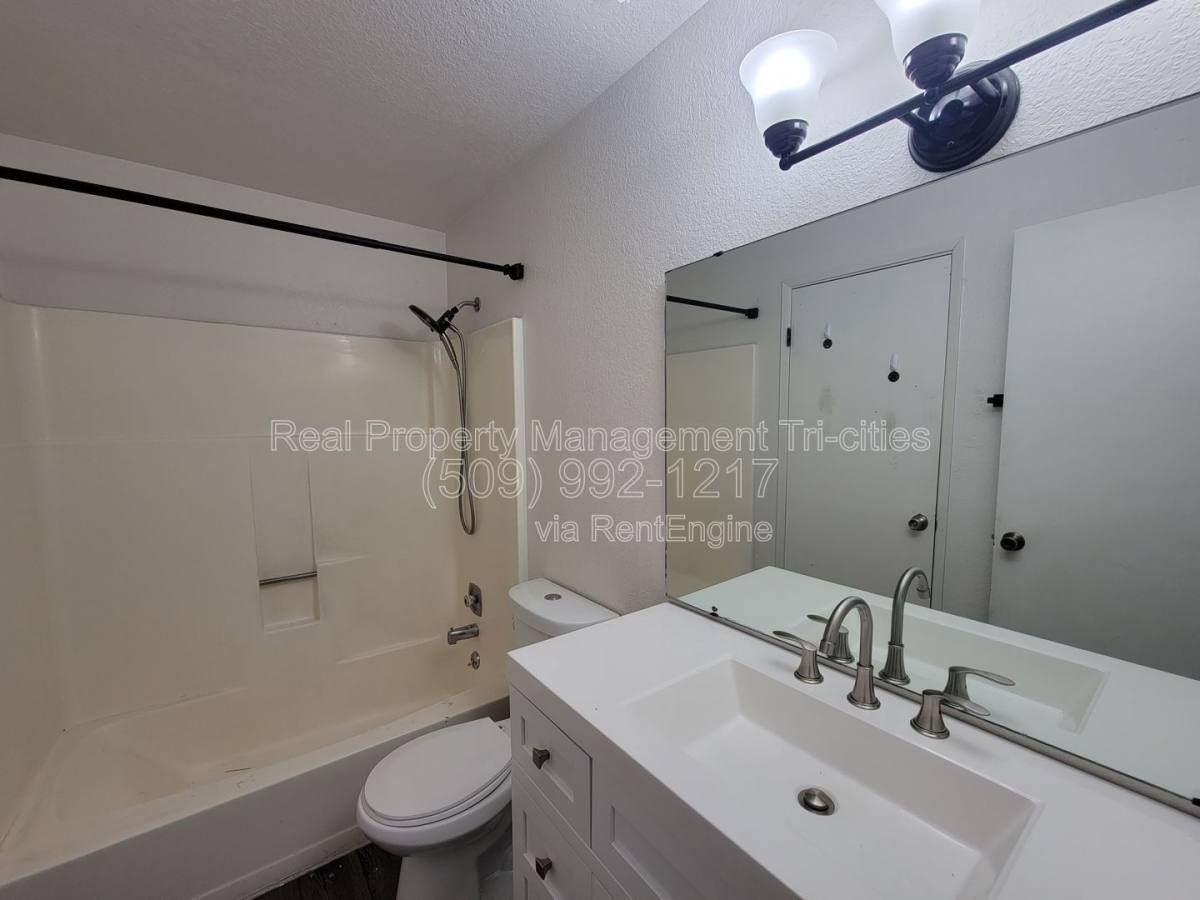 Apartment for rent at 2213 W 13th Ave #A, Kennewick, WA 99337
