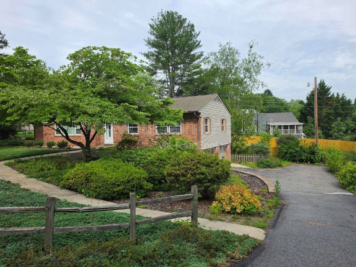 House for rent at 15 Ginell Circle, Asheville, NC 28804