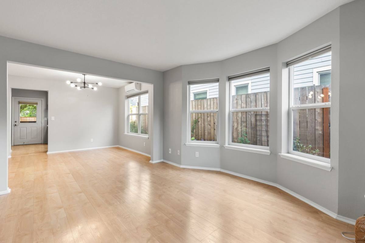 Townhouse for rent at 7 NE Morris St, Portland, OR 97212