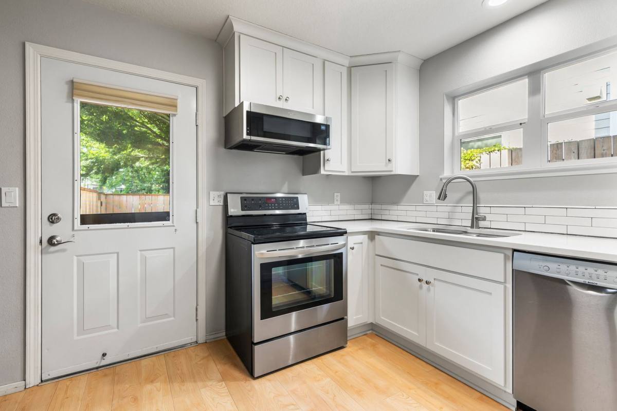 Townhouse for rent at 7 NE Morris St, Portland, OR 97212