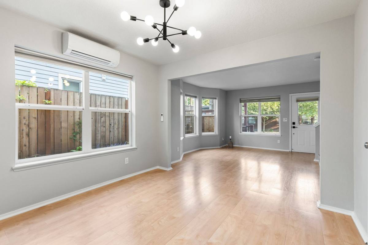 Townhouse for rent at 7 NE Morris St, Portland, OR 97212
