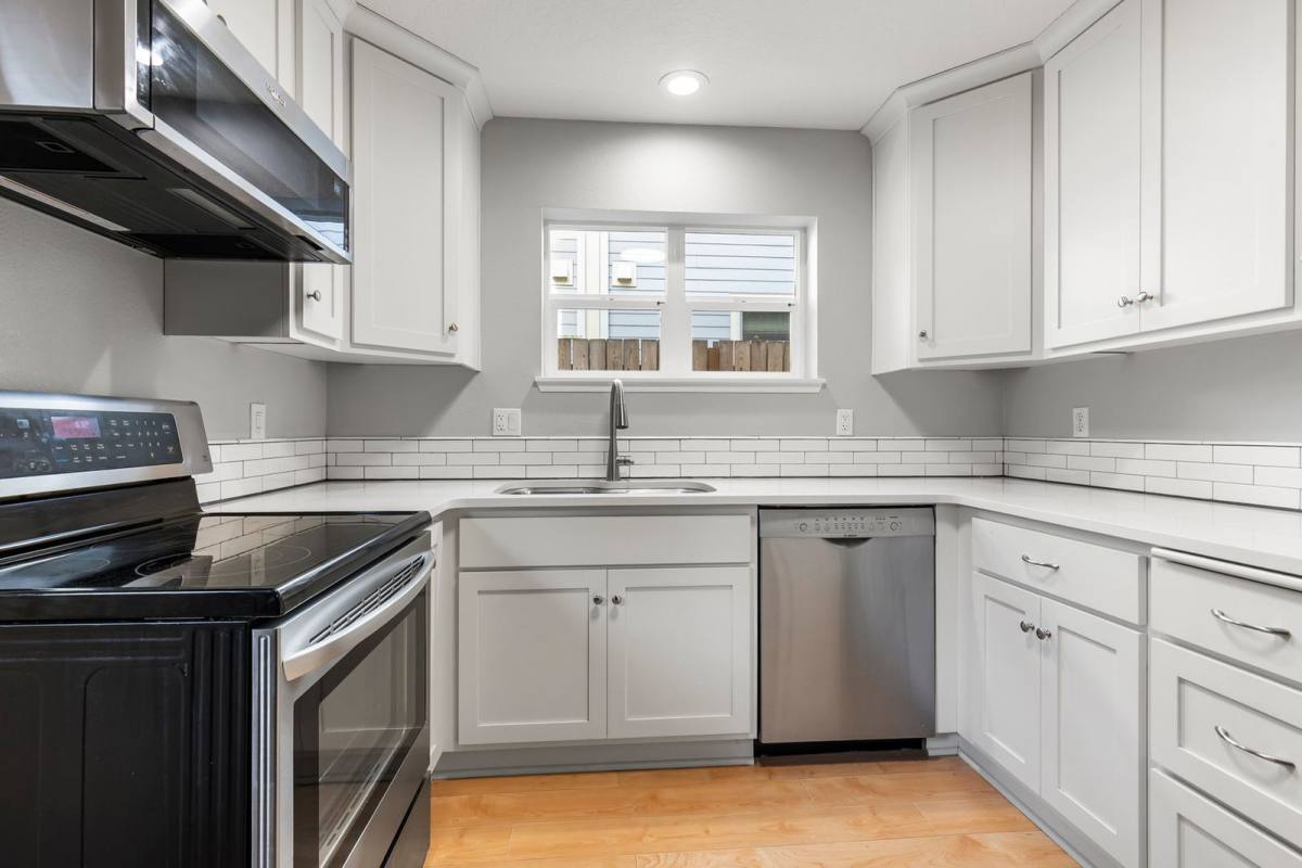 Townhouse for rent at 7 NE Morris St, Portland, OR 97212