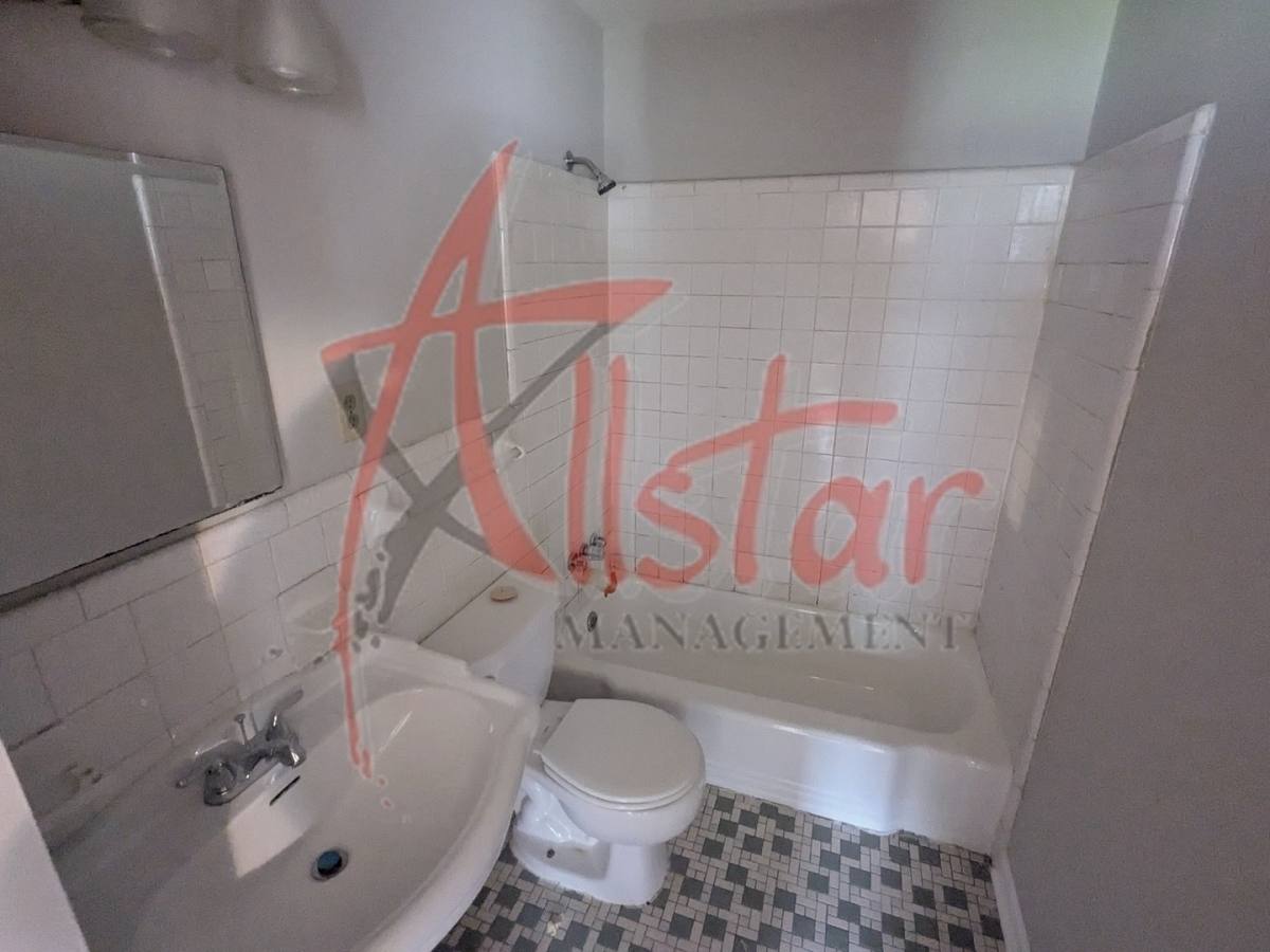 House for rent at 1319 Stateline Rd, Southaven, MS 38671