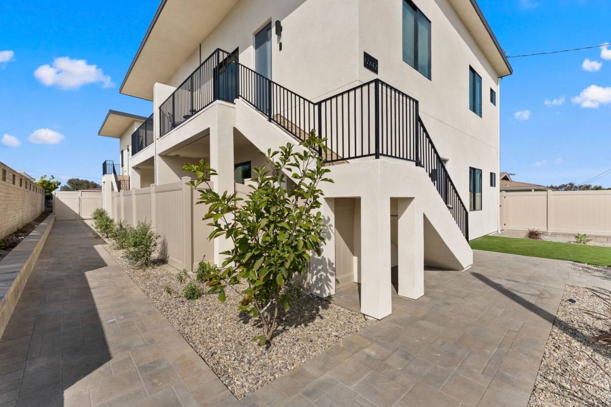Apartment for rent at 6942 Glidden St, San Diego, CA 92111