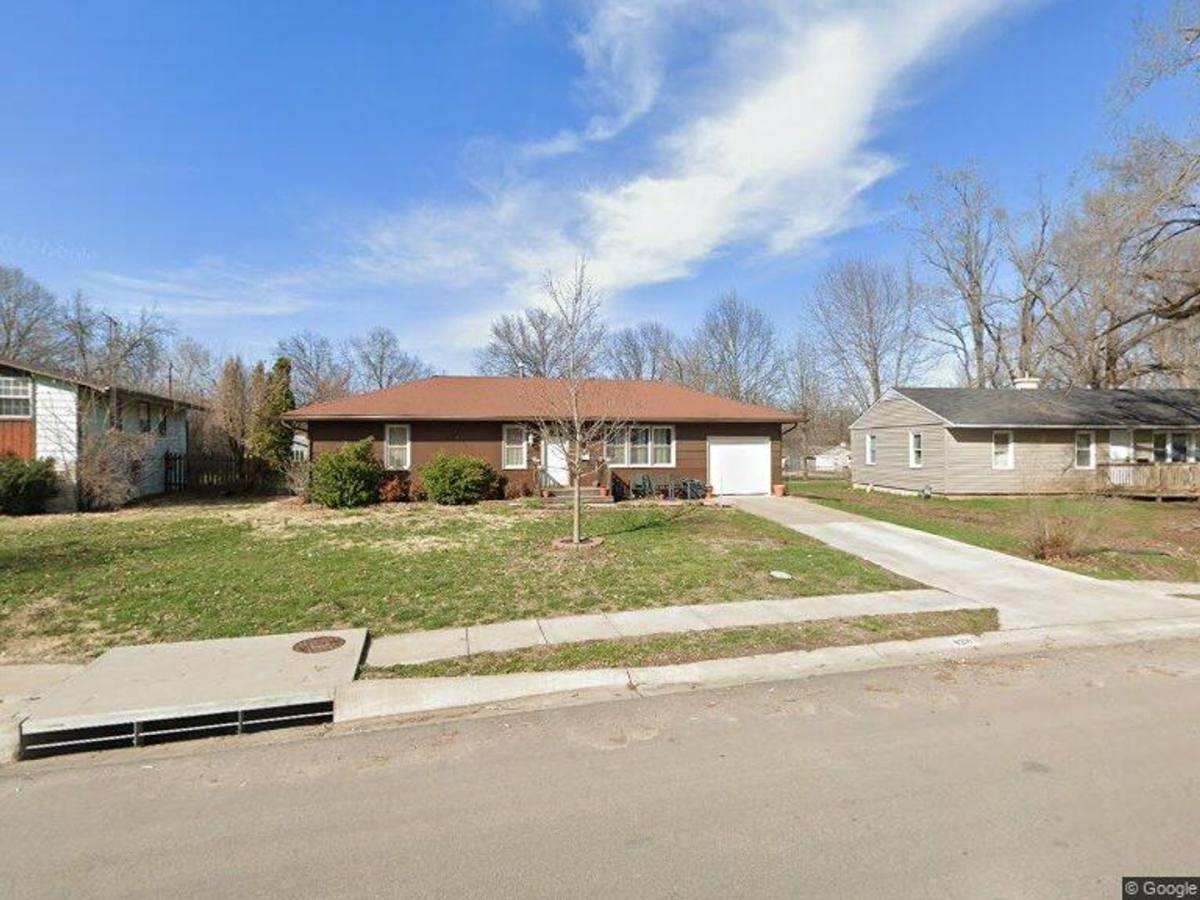 House for rent at 8216 Ruskin Way, Kansas City, MO 64134