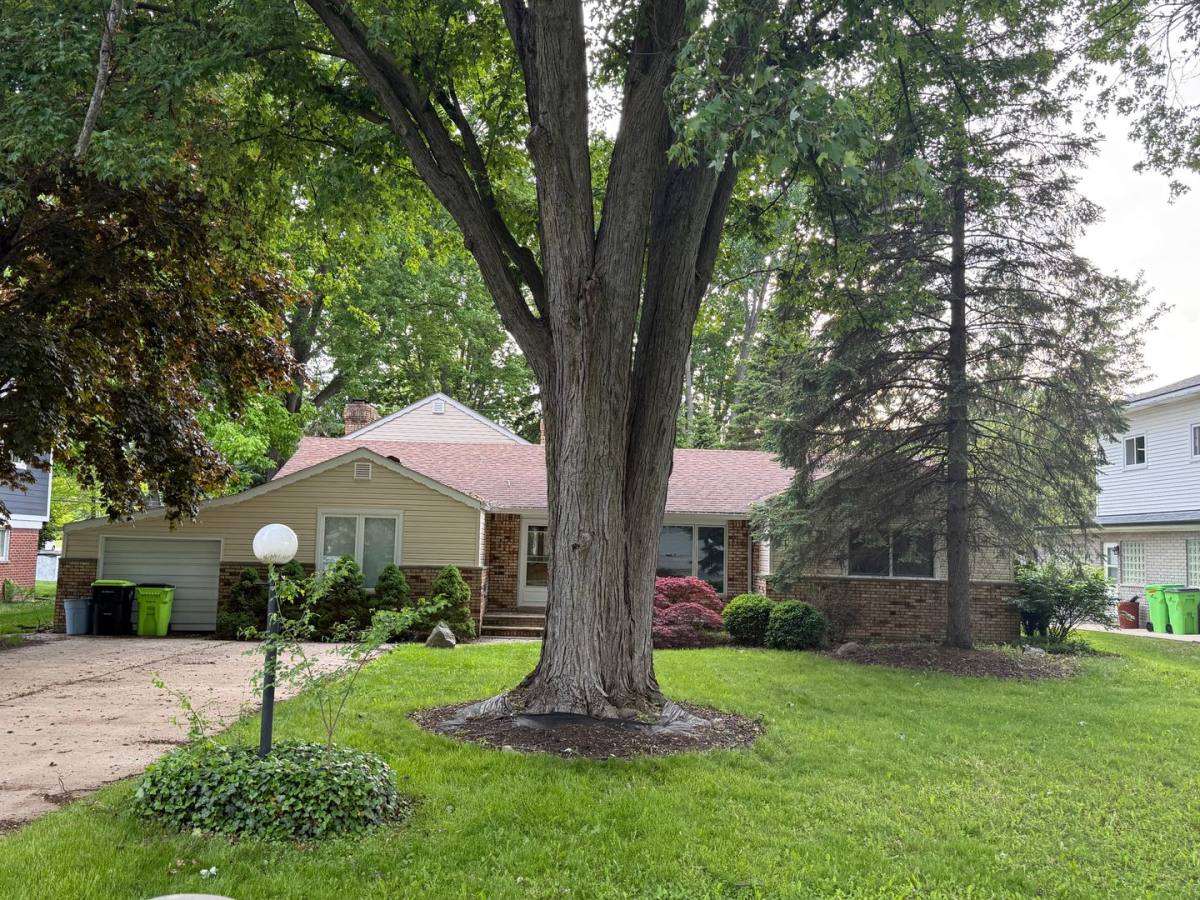 House for rent at 39675 Memory Lane, Harrison Township, MI 48045