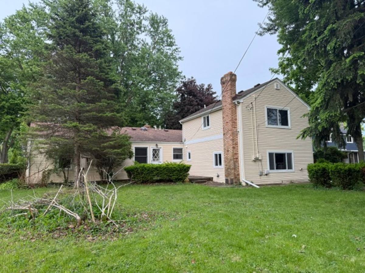 House for rent at 39675 Memory Lane, Harrison Township, MI 48045