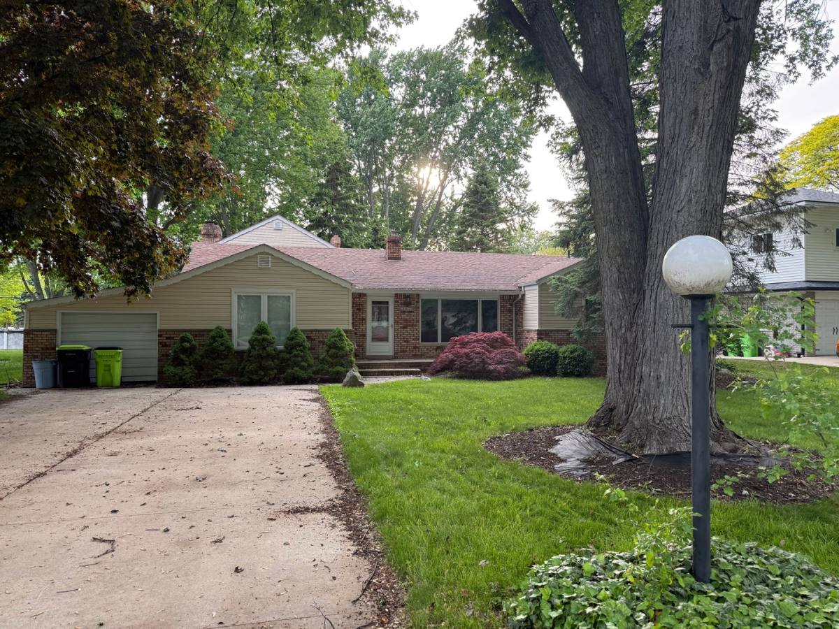 House for rent at 39675 Memory Lane, Harrison Township, MI 48045