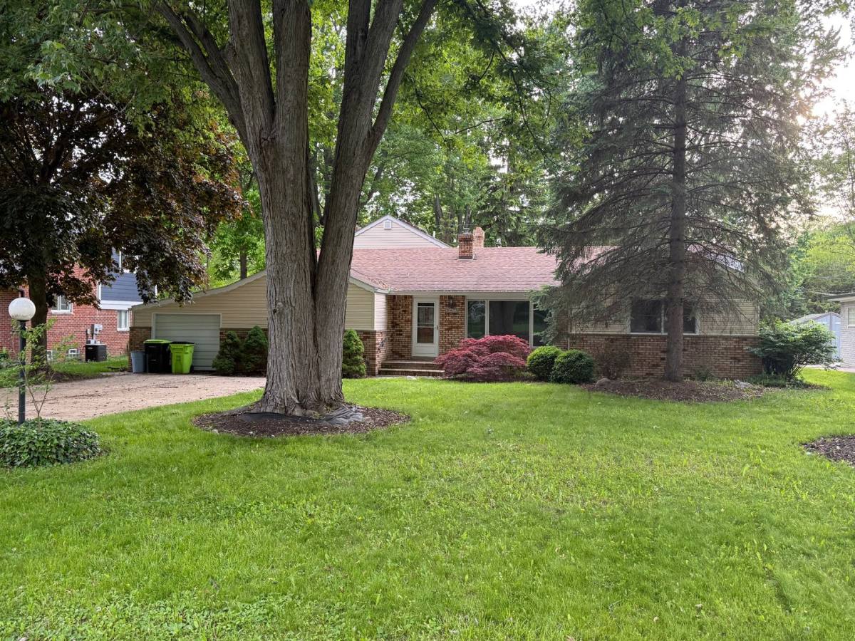 House for rent at 39675 Memory Lane, Harrison Township, MI 48045