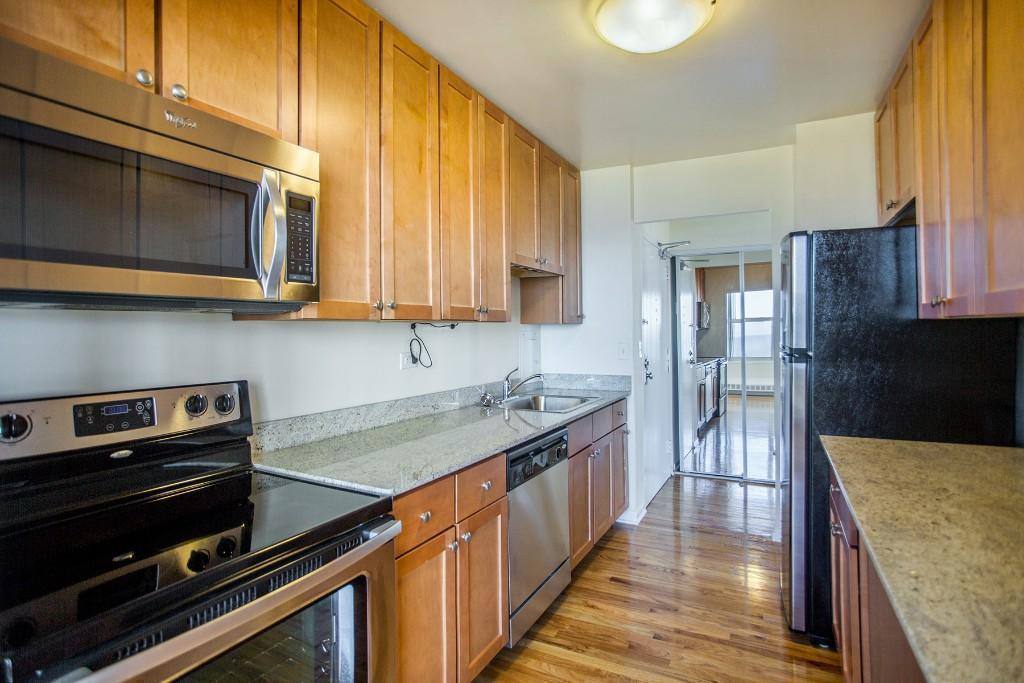 Apartment for rent at 5650 N Sheridan Rd, Chicago, IL 60660
