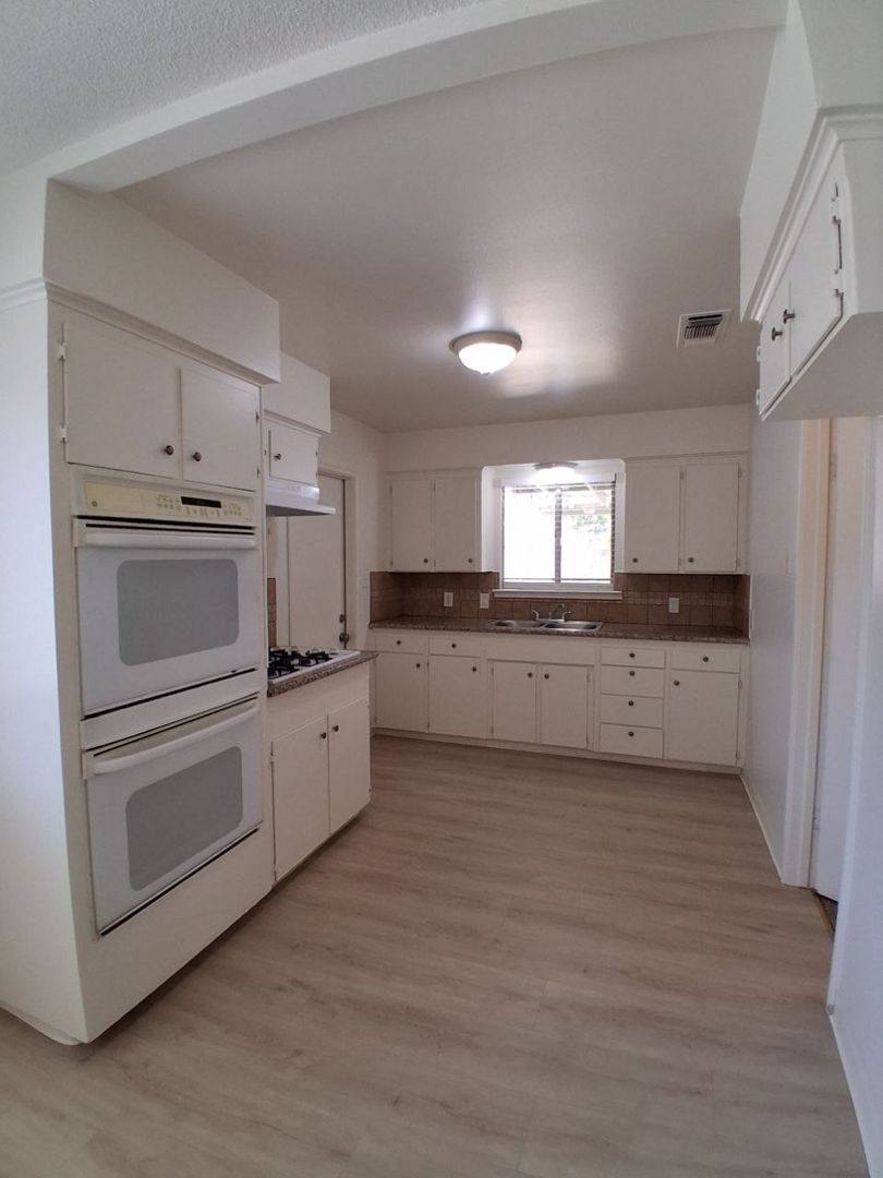 Condo for rent at 1419 N Winery Ave, Fresno, CA 93727
