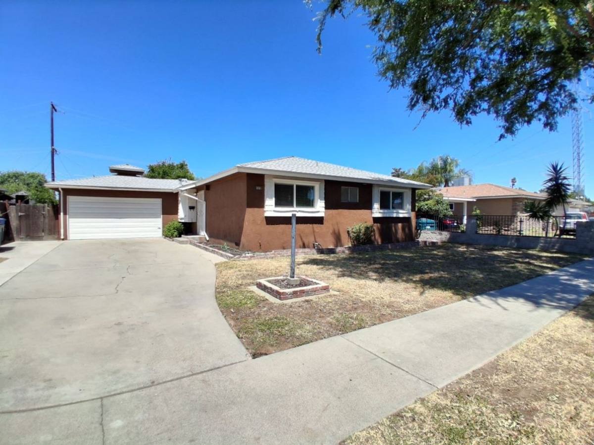 Condo for rent at 1419 N Winery Ave, Fresno, CA 93727