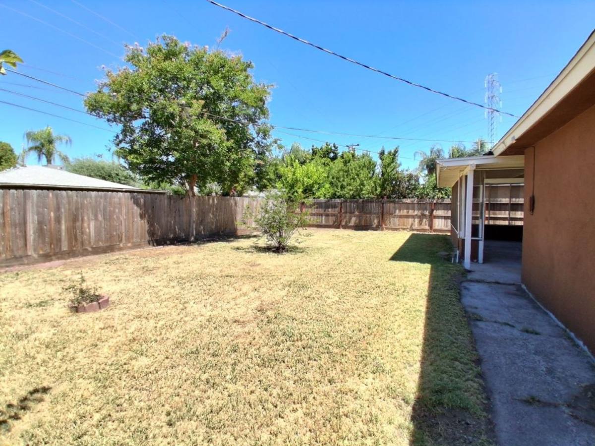 Condo for rent at 1419 N Winery Ave, Fresno, CA 93727