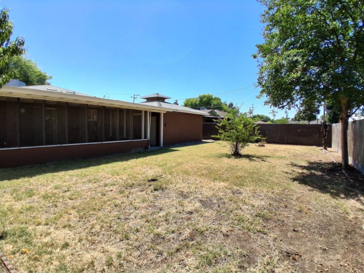 Condo for rent at 1419 N Winery Ave, Fresno, CA 93727