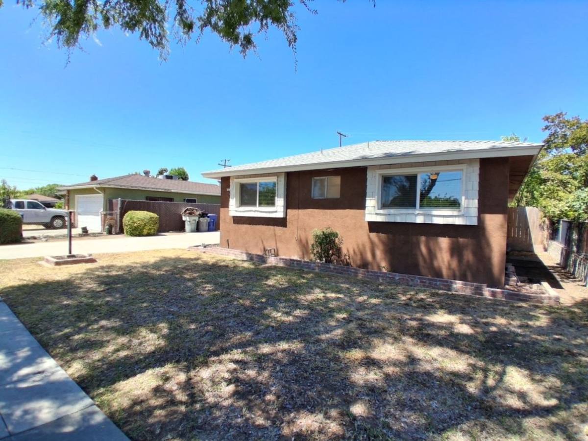 Condo for rent at 1419 N Winery Ave, Fresno, CA 93727